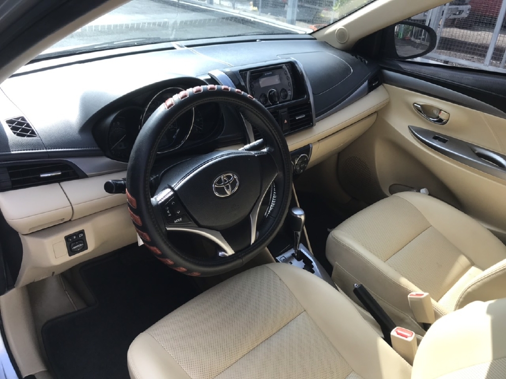 Bán Toyota VIOS G 1.5AT màu bạc số tự động sản xuất 2018 đi 39000km xe đẹp