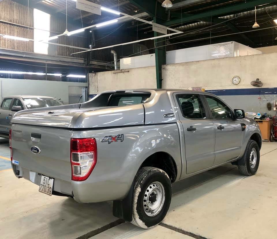 Ranger XL 2015, mẫu 2016, 4x4, màu bạc, nắp thùng thấp, giao dịch hãng
