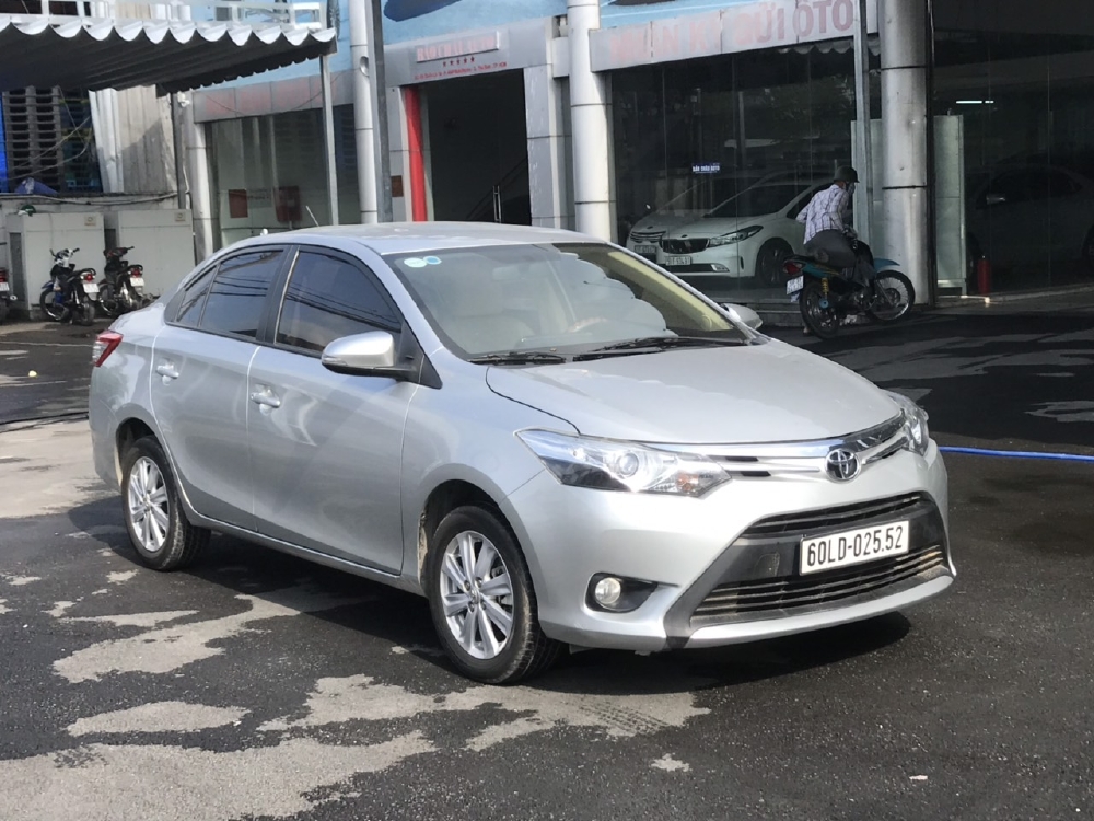 Bán Toyota VIOS G 1.5AT màu bạc số tự động sản xuất 2018 đi 39000km xe đẹp