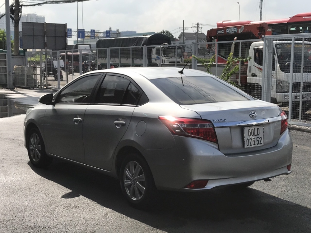 Bán Toyota VIOS G 1.5AT màu bạc số tự động sản xuất 2018 đi 39000km xe đẹp