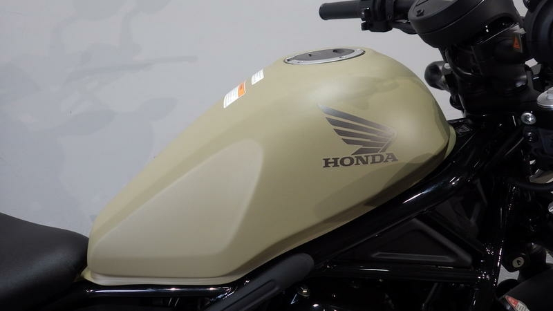 Cần bán honda rebell 500 2018 màu trắng