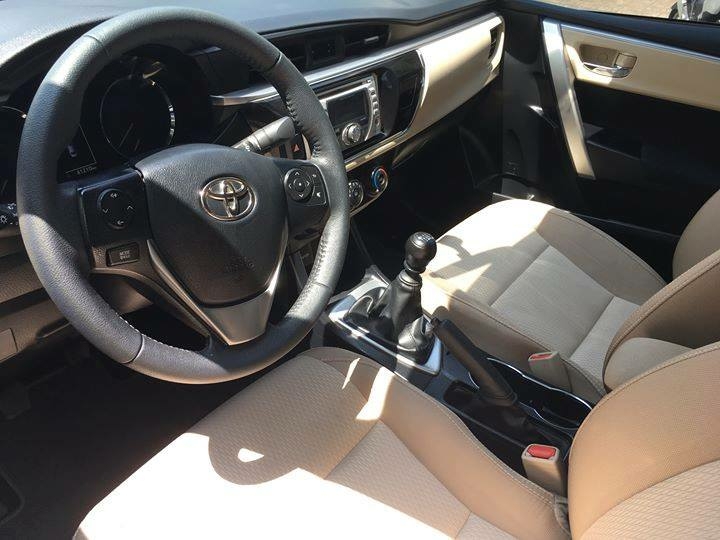 Cần bán xe Altis 2015, số sàn, máy xăng, màu xanh nhà dùng kỷ còn mới tinh