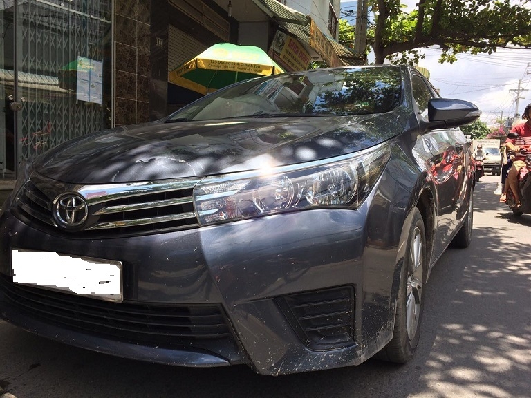 Cần bán xe Altis 2015, số sàn, máy xăng, màu xanh nhà dùng kỷ còn mới tinh