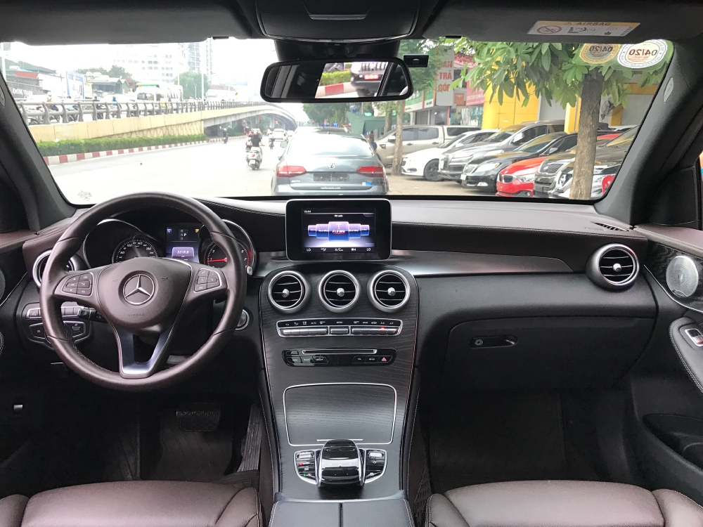 GLC300 2017 trắng