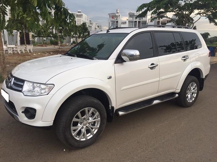Cần bán xe Mitsubishi Pazero 2017 at xăng 3.0 màu Trắng