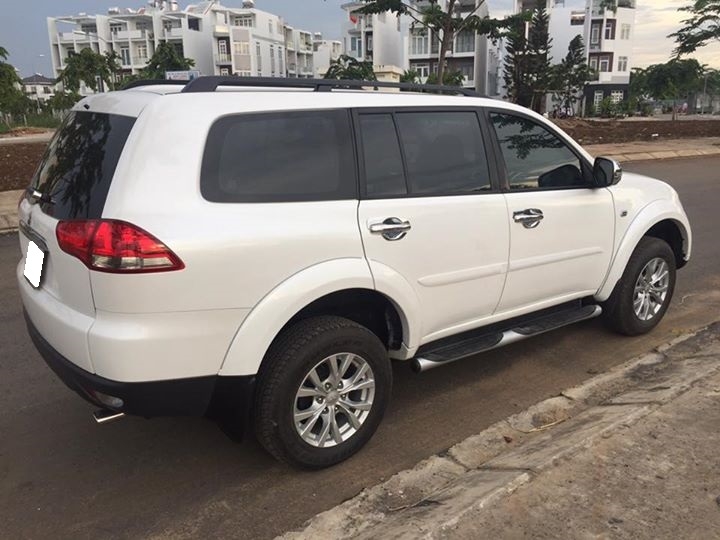 Cần bán xe Mitsubishi Pazero 2017 at xăng 3.0 màu Trắng