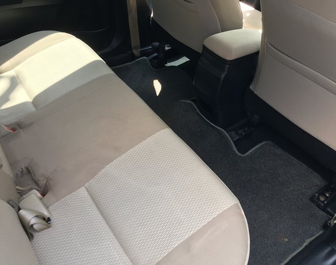 Cần bán xe Altis 2015, số sàn, máy xăng, màu xanh nhà dùng kỷ còn mới tinh