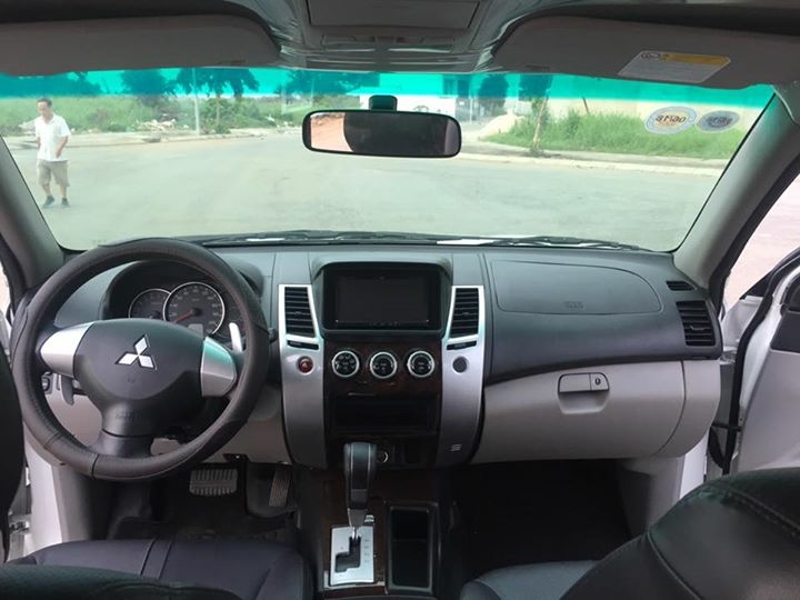 Cần bán xe Mitsubishi Pazero 2017 at xăng 3.0 màu Trắng