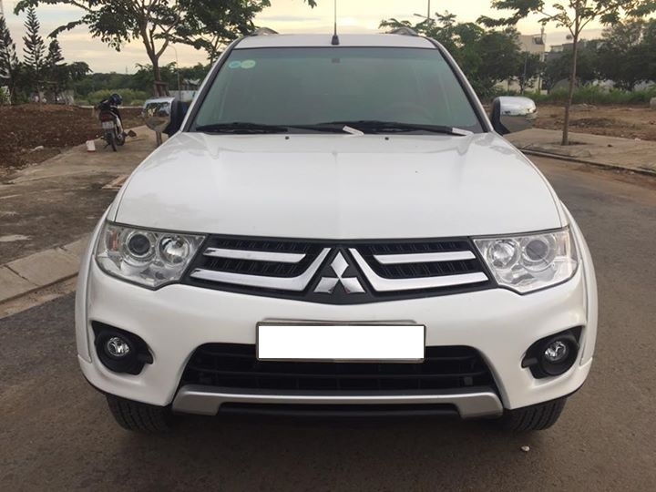 Cần bán xe Mitsubishi Pazero 2017 at xăng 3.0 màu Trắng