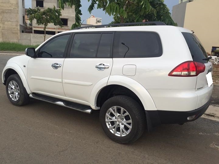 Cần bán xe Mitsubishi Pazero 2017 at xăng 3.0 màu Trắng