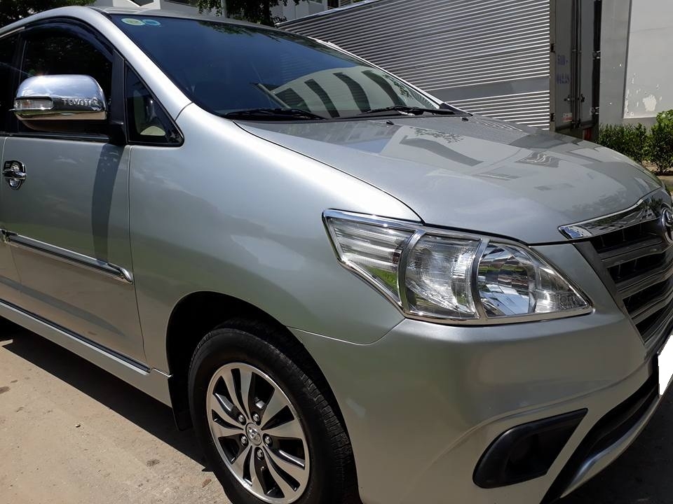 Gia đình cần bán xe Innova 2016, số sàn, màu bạc