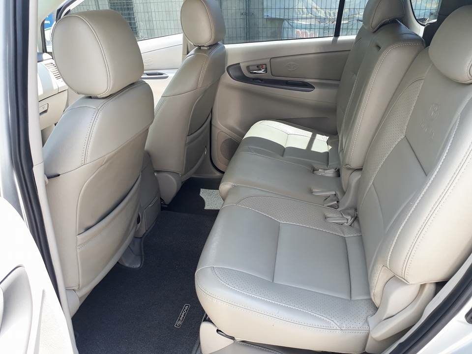 Gia đình cần bán xe Innova 2016, số sàn, màu bạc