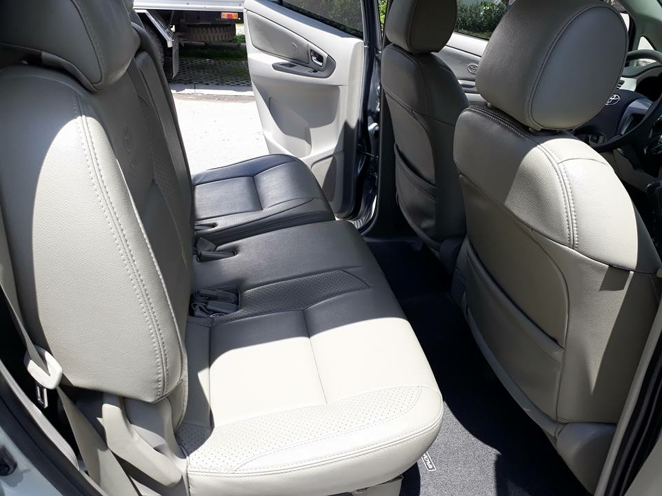 Gia đình cần bán xe Innova 2016, số sàn, màu bạc