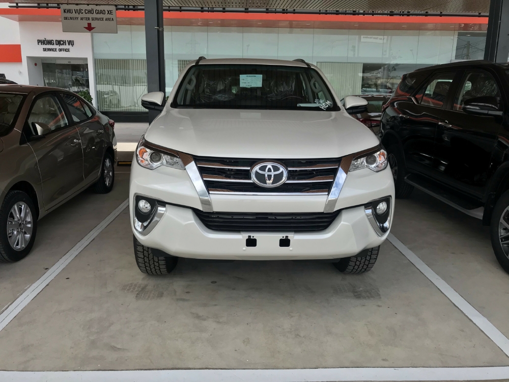 Giá Toyota Fortuner 2.7V Lăn Bánh Tốt, Khuyến Mãi, Xe Có Sẳn, Đủ Màu, Giao Ngay