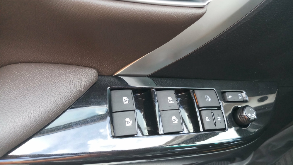 Bảng Báo Giá Fortuner 2019 7 chỗ, 7 Túi Khí, Xe Đủ Màu, Khuyến Mãi Khủng, Trả Trước Từ 250tr