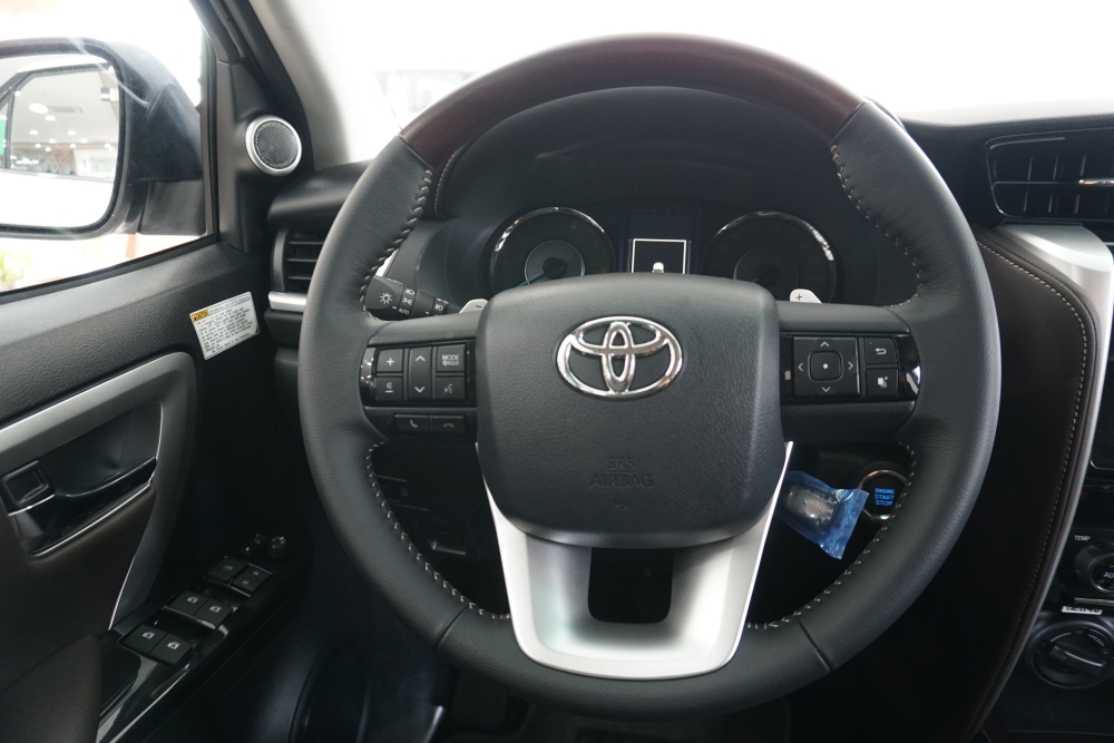 Giá Fortuner 2.7V Máy Xăng Khuyến Mãi, Xe Có Sẳn, Đủ Màu, Hỗ Trợ Trả Góp, Giao Ngay