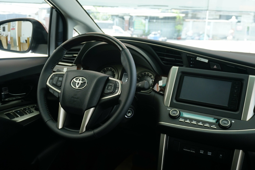 Toyota An Thành Bình Chánh Khuyến Mãi Innova Venturer Số Tự Động, Xe Có Sẳn, Đủ Màu, Giao Ngay