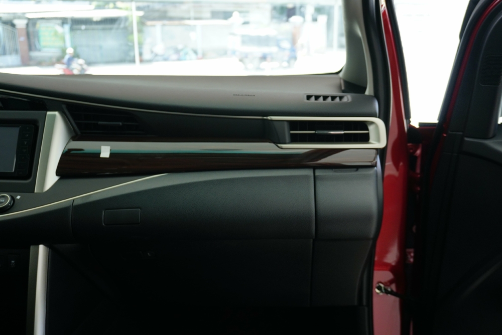 Toyota An Thành Bình Chánh Khuyến Mãi Innova Venturer Số Tự Động, Xe Có Sẳn, Đủ Màu, Giao Ngay