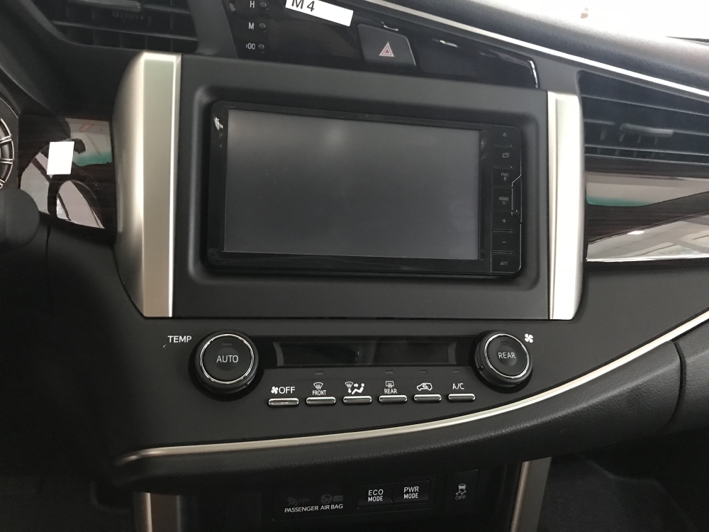 Khuyến Mãi Toyota Innova Venturer  Số Tự Động Tại Toyota An Thành Bình Chánh Xe Có Sẳn, Đủ Màu, Giao Ngay