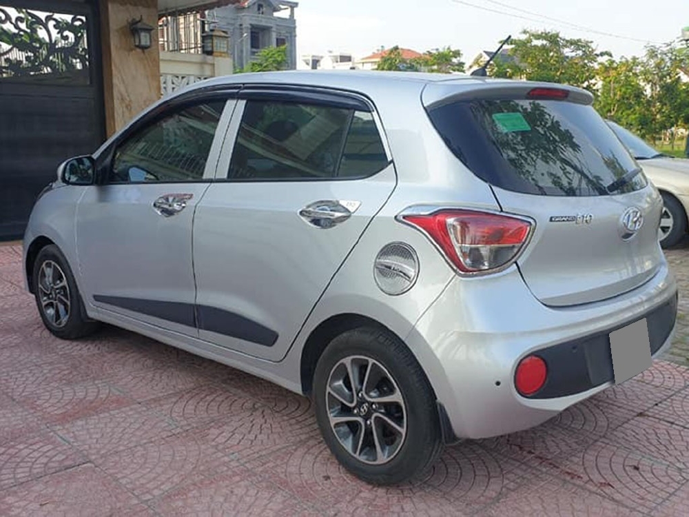 Bán Huyndai I10 số sàn 1.2 màu bạc 2018 xe gia đình