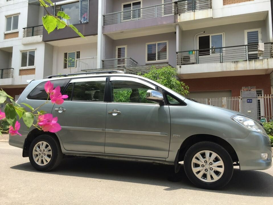 Bán Toyota Innova GSR 2011 xám bạc chính chủ tuyệt vời.