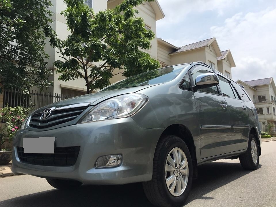 Bán Toyota Innova GSR 2011 xám bạc chính chủ tuyệt vời.