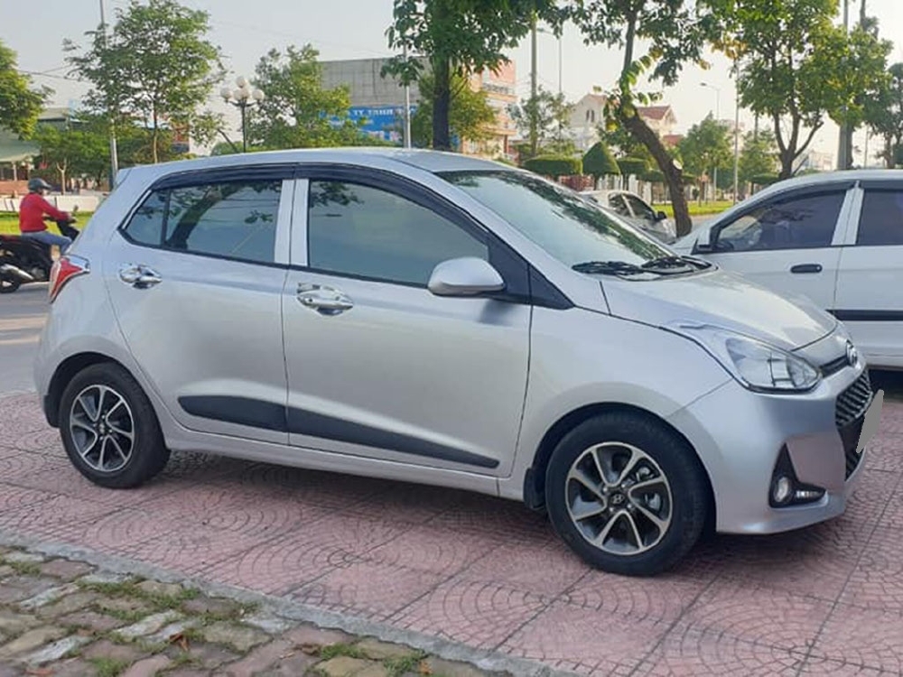 Bán Huyndai I10 số sàn 1.2 màu bạc 2018 xe gia đình