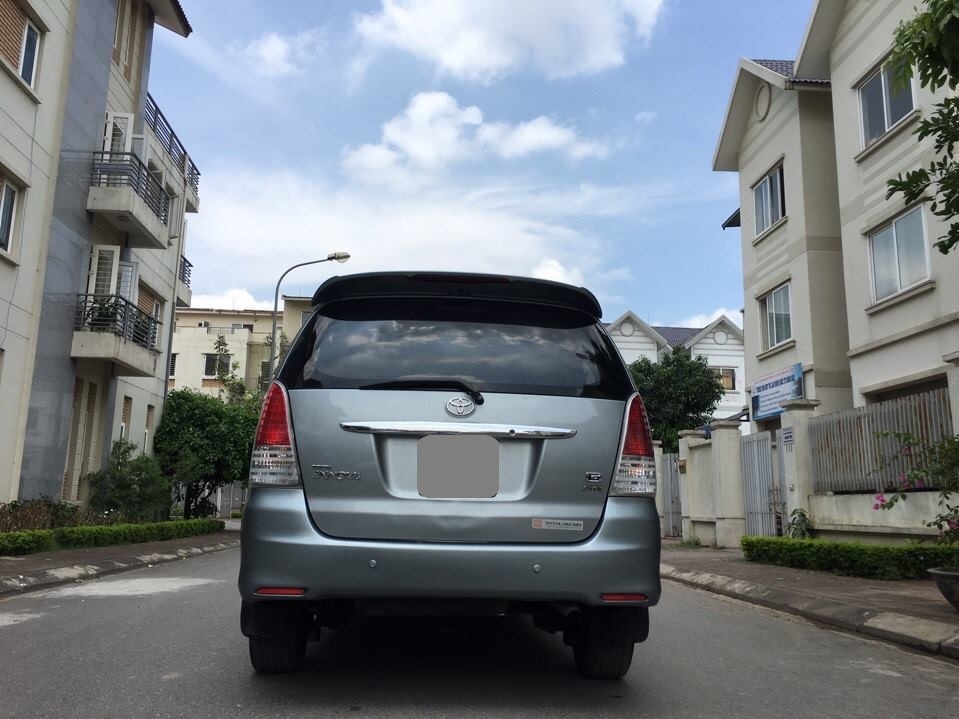 Bán Toyota Innova GSR 2011 xám bạc chính chủ tuyệt vời.