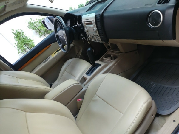 Bán Ford Everest Đỏ 2010 đk 2011 tự động máy dầu rất mới