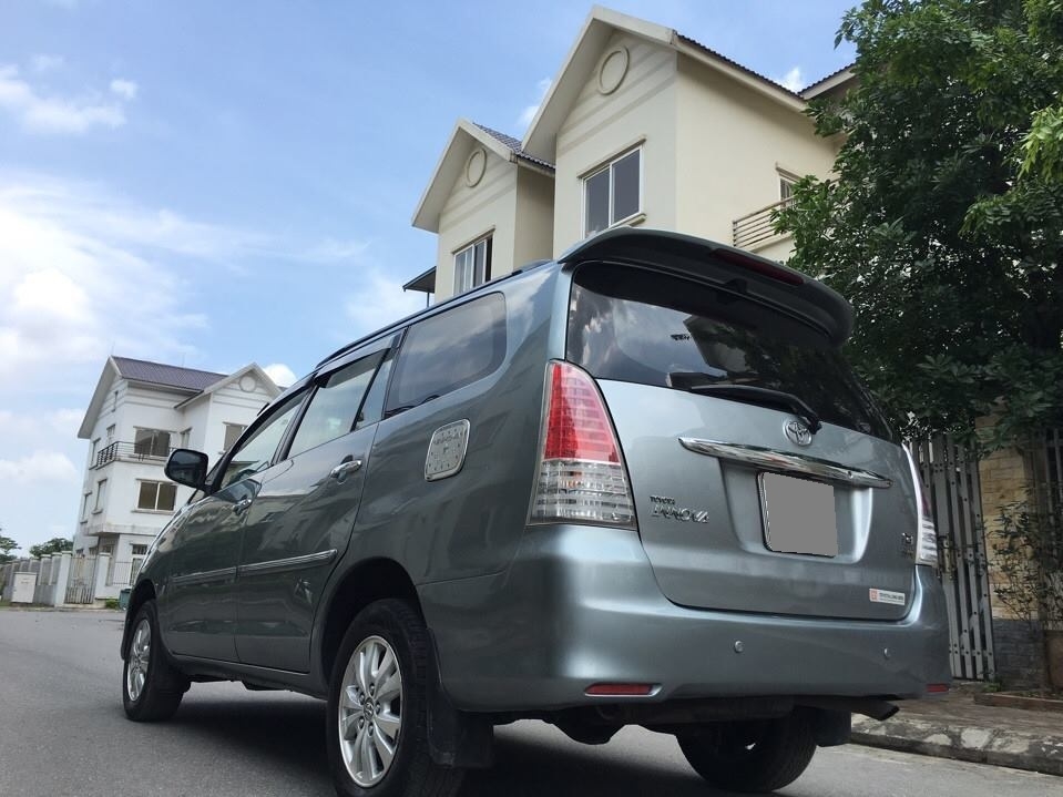 Bán Toyota Innova GSR 2011 xám bạc chính chủ tuyệt vời.