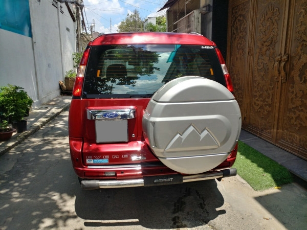 Bán Ford Everest Đỏ 2010 đk 2011 tự động máy dầu rất mới