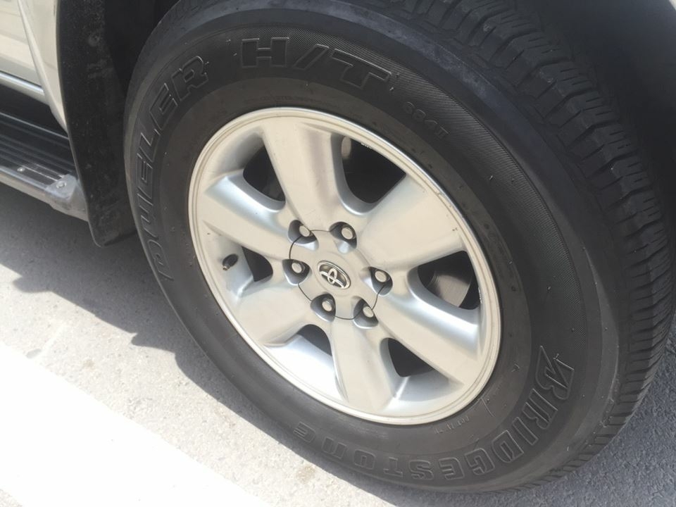 bán xe Toyota Fortuner 2010 số tự động máy xăng, màu bạc
