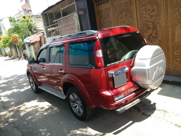 Bán Ford Everest Đỏ 2010 đk 2011 tự động máy dầu rất mới