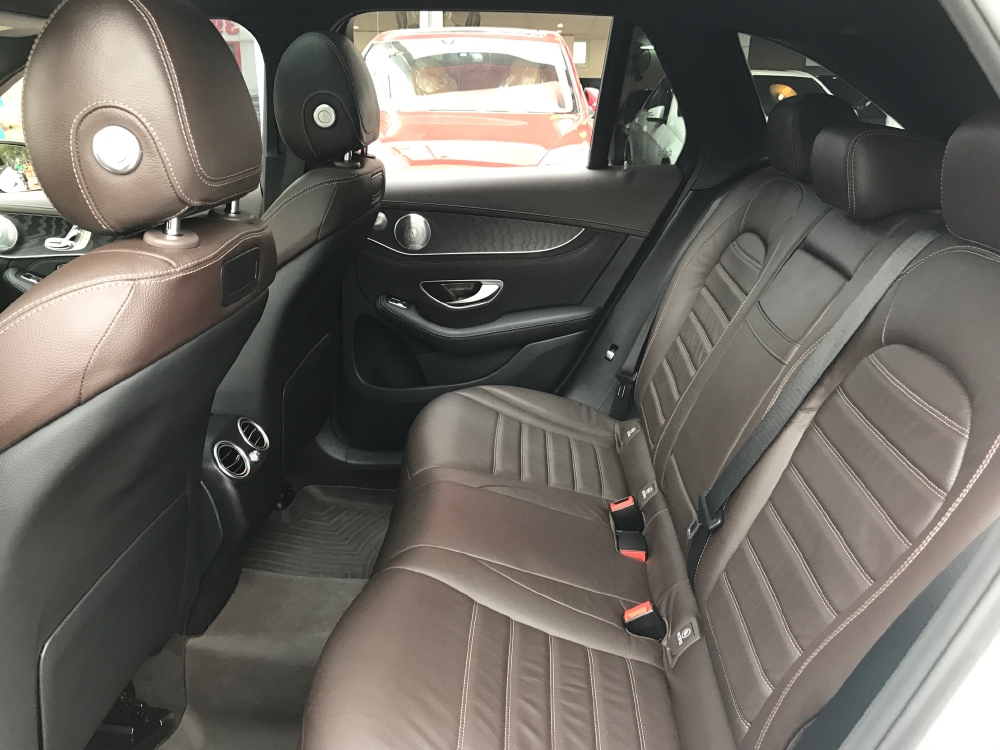 GLC300 2017 trắng