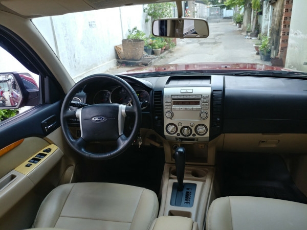 Bán Ford Everest Đỏ 2010 đk 2011 tự động máy dầu rất mới