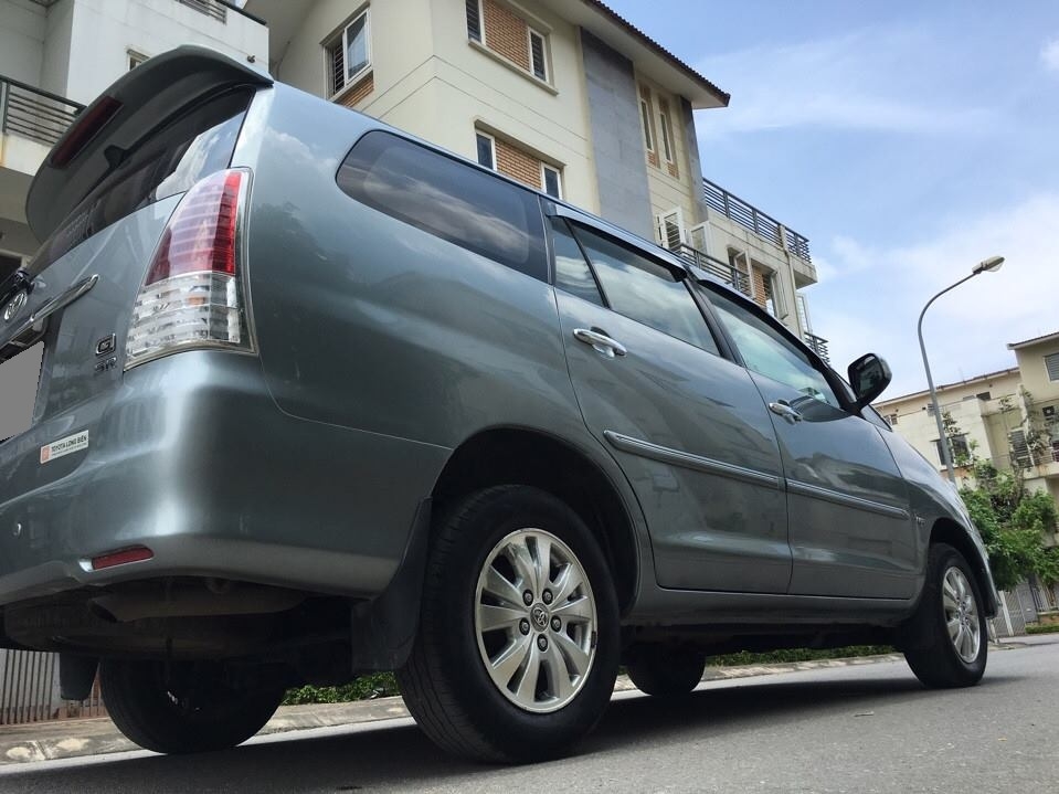 Bán Toyota Innova GSR 2011 xám bạc chính chủ tuyệt vời.