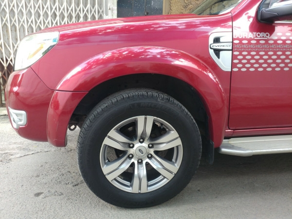 Bán Ford Everest Đỏ 2010 đk 2011 tự động máy dầu rất mới