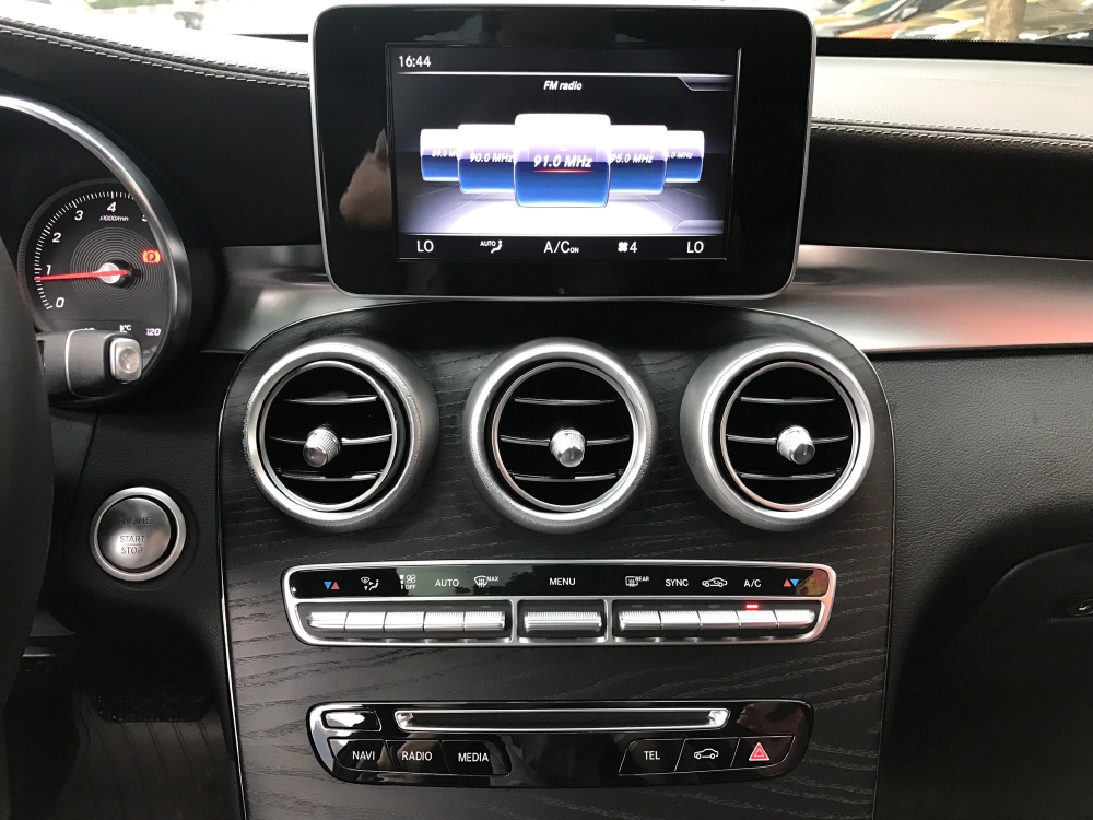 GLC300 2017 trắng
