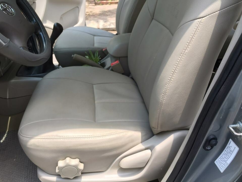 Bán Toyota Innova GSR 2011 xám bạc chính chủ tuyệt vời