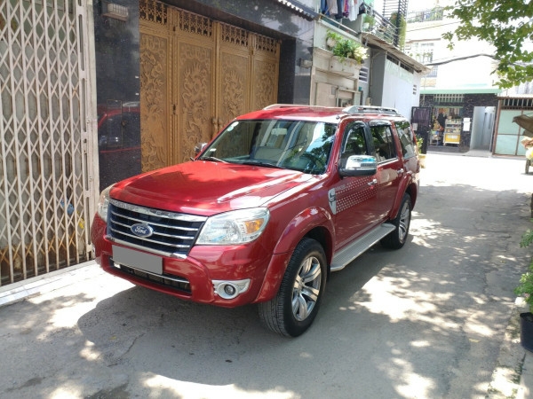 Bán Ford Everest Đỏ 2010 đk 2011 tự động máy dầu rất mới