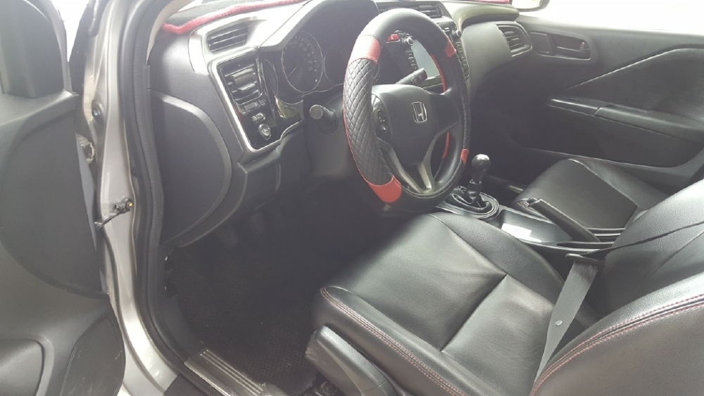 Cần bán HonDa City 1.6MT 2016 màu bạc số sàn biển SG xe đẹp