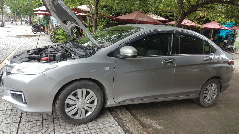 Cần bán HonDa City 1.6MT 2016 màu bạc số sàn biển SG xe đẹp