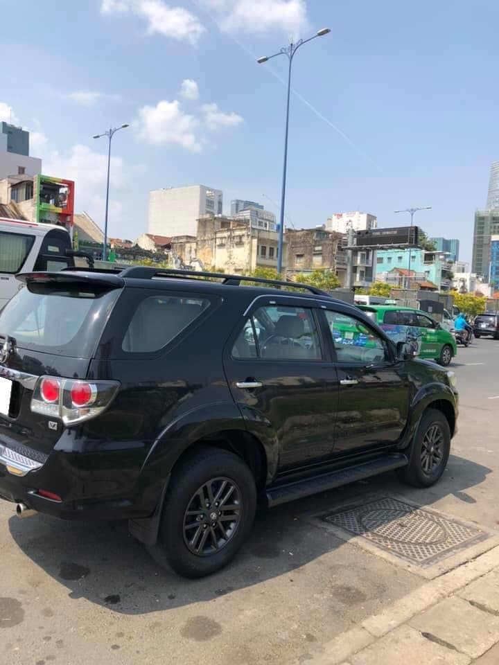 Fortuner 2014, số tự động, máy xăng, màu đen