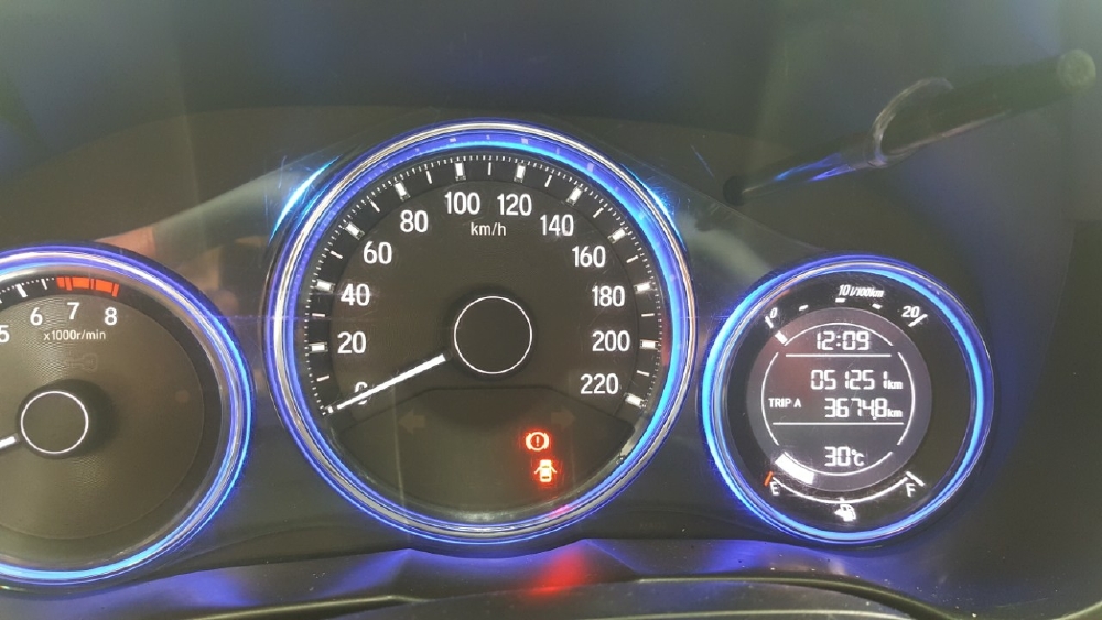 Cần bán HonDa City 1.6MT 2016 màu bạc số sàn biển SG xe đẹp