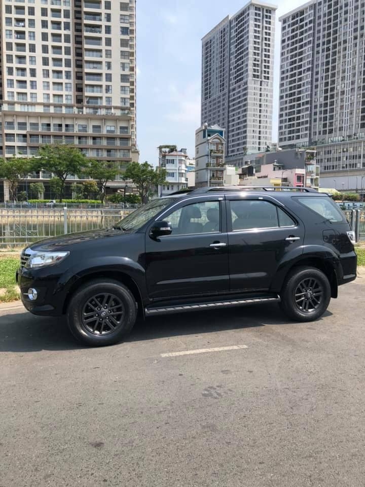 Fortuner 2014, số tự động, máy xăng, màu đen