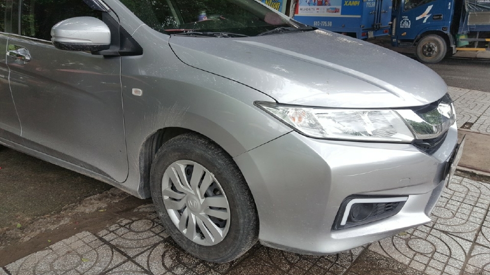 Cần bán HonDa City 1.6MT 2016 màu bạc số sàn biển SG xe đẹp