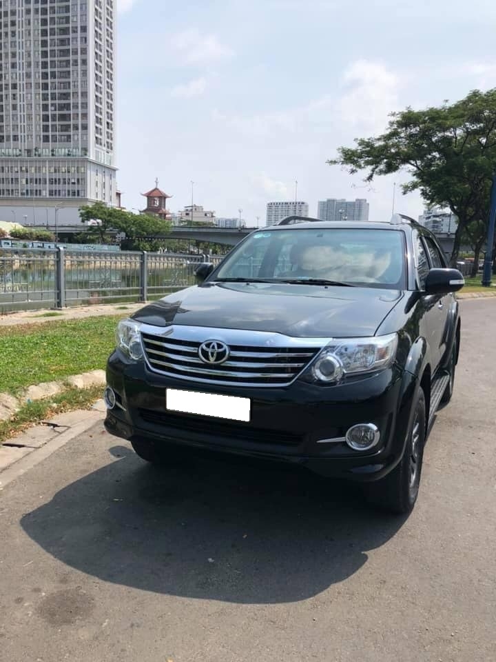 Fortuner 2014, số tự động, máy xăng, màu đen