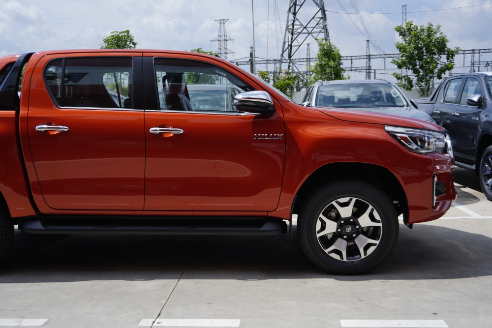 Giá Hilux 2019 Nhập Khẩu, Khuyến Mãi Khủng Tại Toyota Bình Chánh, Xe Có Sẳn Đủ Màu
