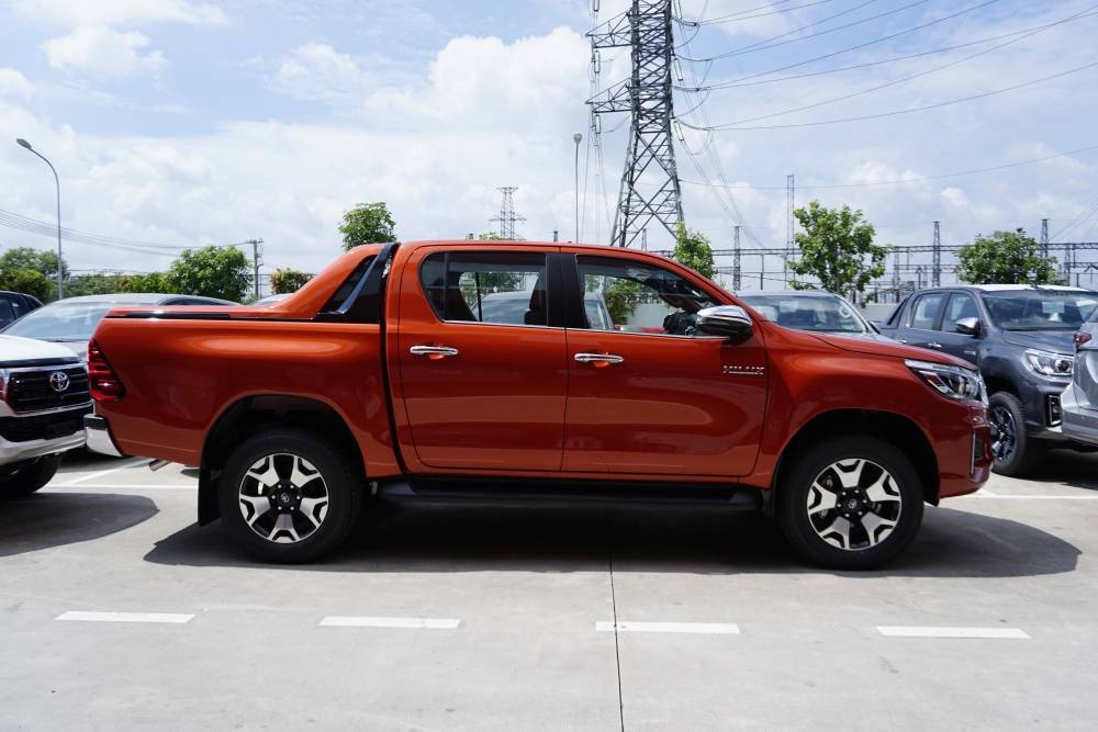 Giá Hilux 2019 Nhập Khẩu, Khuyến Mãi Khủng Tại Toyota Bình Chánh, Xe Có Sẳn Đủ Màu