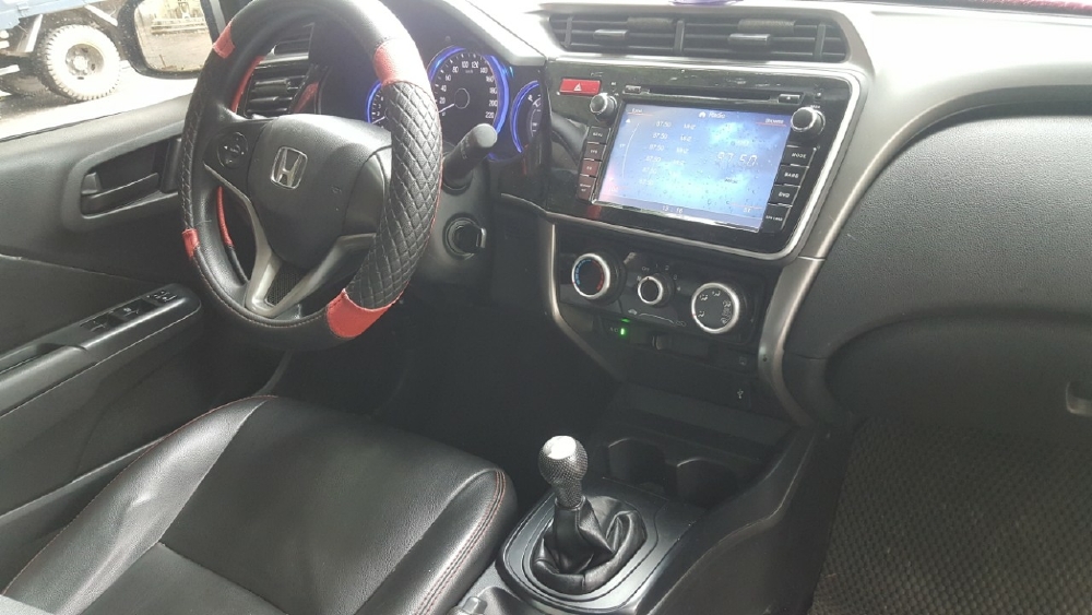 Cần bán HonDa City 1.6MT 2016 màu bạc số sàn biển SG xe đẹp